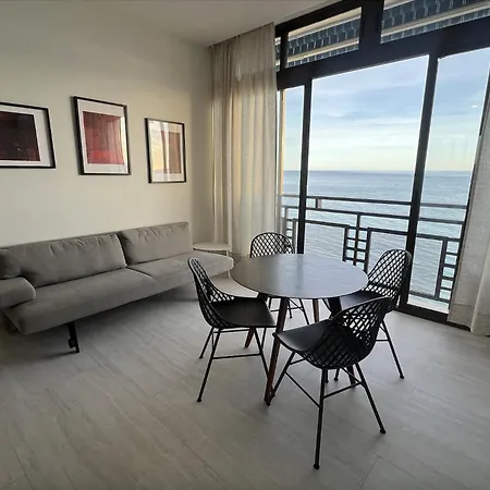 Malibu Apartament, Apartment