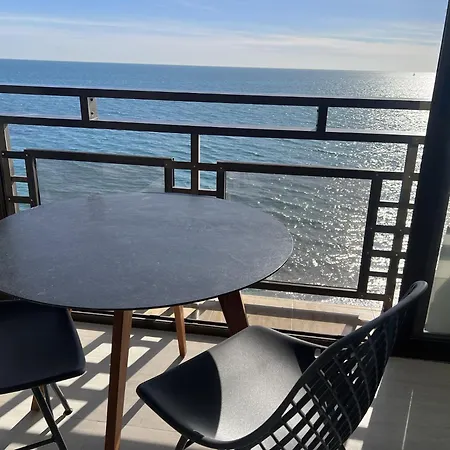 Malibu Apartament, Apartment