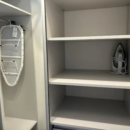 Malibu Apartament, *