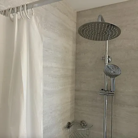 Malibu Apartament, Apartment
